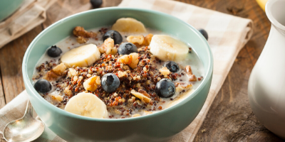 QUINOA-BERRY BREAKFAST BOWL