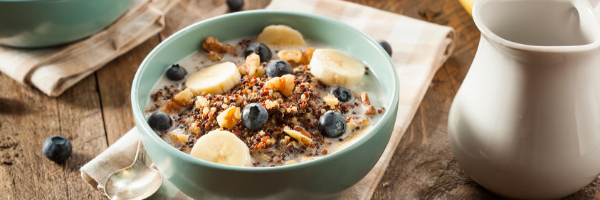 QUINOA-BERRY BREAKFAST BOWL